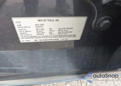 2023 Tesla Model Y Awd/Long Range Dual Motor All-Wheel Drive from USA, damaged, VIN 7SAYGDEEXPF619228
